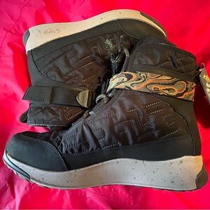 Chaco Women's Black Quilted Winter Boots BNWT